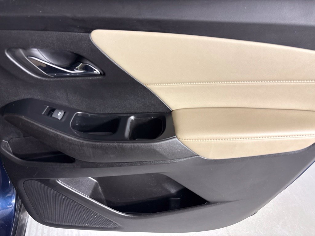 Used 2022 Chevrolet Traverse LS FWD image 22