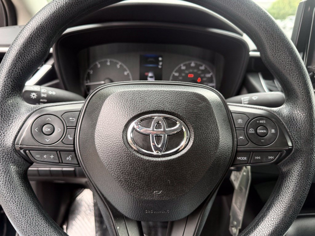 Used 2025 Toyota Corolla LE FWD image 29