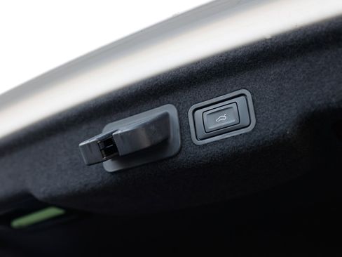 Used 2014 Audi A8 L TDI w/ Premium Package image 59