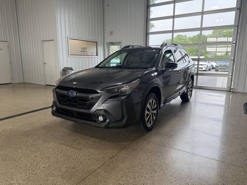 Used 2023 Subaru Outback Premium AWD/4WD image 2