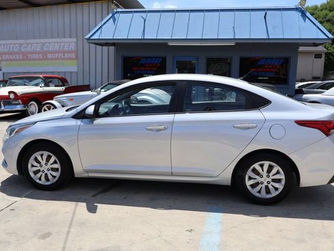 Used 2020 Hyundai Accent SE FWD image 4