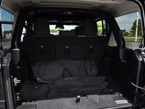 Used 2025 Jeep Wrangler Unlimited Sahara w/ Safety Group AWD/4WD image 26