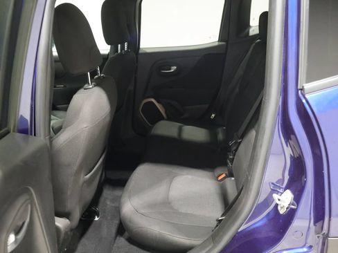Used 2017 Jeep Renegade Latitude FWD image 19