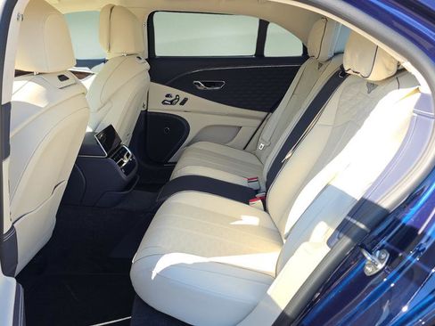 New 2025 Bentley Flying Spur Plug-In Hybrid image 32