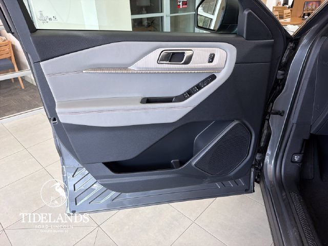 New 2026 Ford Explorer Active w/ Active Comfort Package RWD image 13
