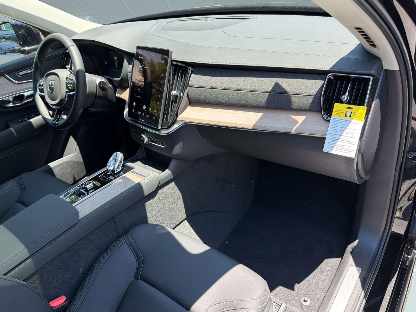 Used 2026 Volvo XC90 B5 Plus w/ Protection Package AWD/4WD image 31