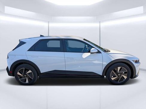 New 2026 Hyundai Ioniq 5 SEL RWD image 2
