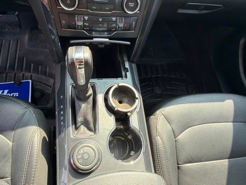 Used 2018 Ford Explorer XLT w/ Equipment Group 202A AWD/4WD image 9