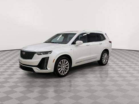 Certified 2023 Cadillac XT6 Premium Luxury image 4