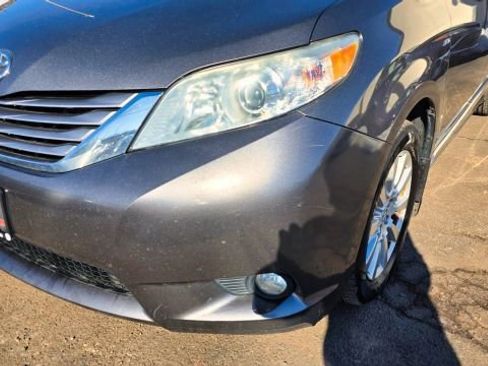 Used 2017 Toyota Sienna XLE Premium w/ Cargo Management Package image 41