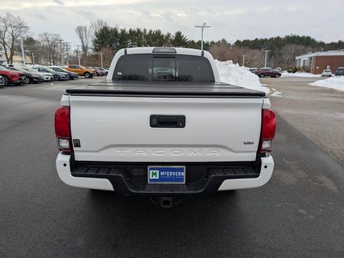 Used 2019 Toyota Tacoma TRD Sport image 4