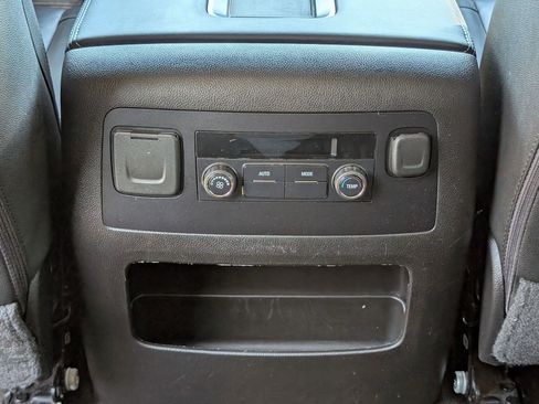 Used 2016 Chevrolet Suburban LT image 33