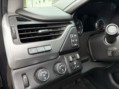 Used 2017 Chevrolet Suburban Premier AWD/4WD image 15