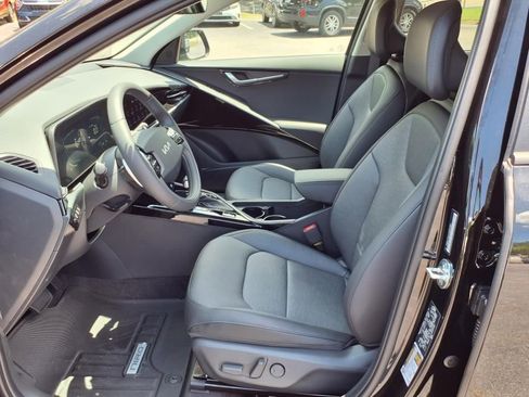 New 2025 Kia Niro SX image 11