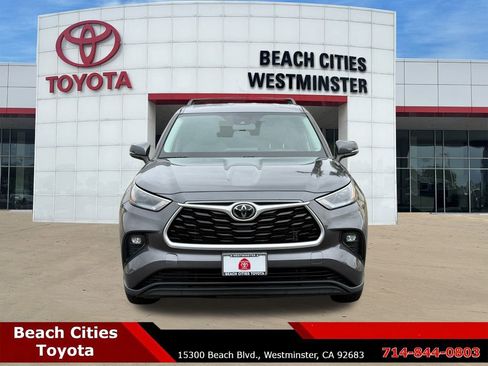 Certified 2022 Toyota Highlander LE image 4