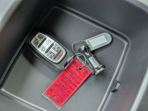 New 2025 Chrysler Voyager LX FWD image 32