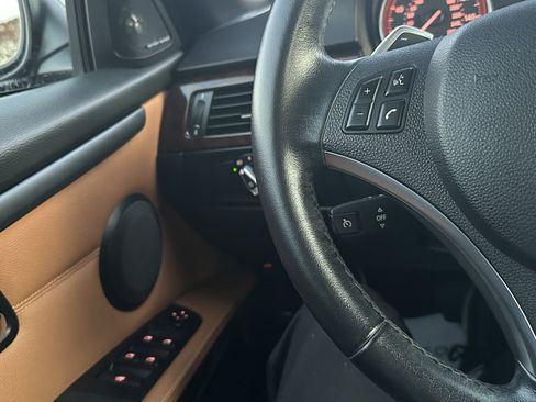 Used 2011 BMW 335i Convertible image 20