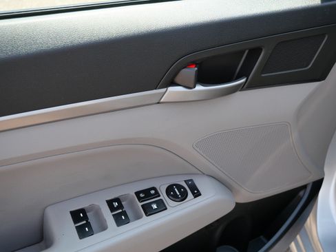 Used 2017 Hyundai Elantra Limited FWD image 20