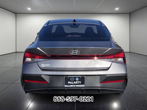 Used 2024 Hyundai Elantra SEL image 4
