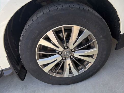 Used 2018 Nissan Pathfinder SV AWD/4WD image 8