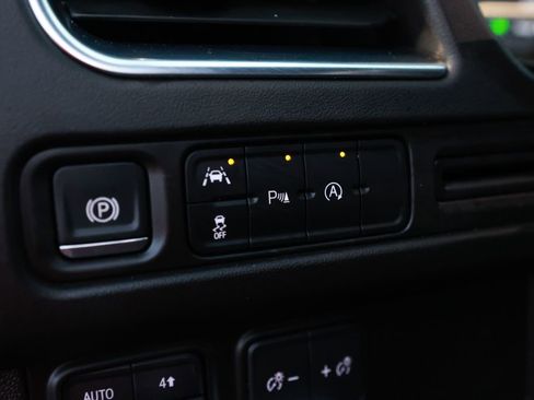 Used 2024 GMC Yukon SLT image 28