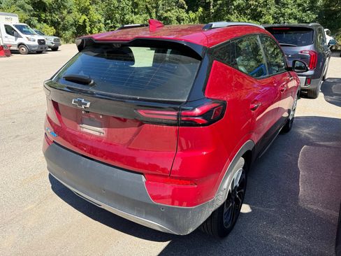 Used 2023 Chevrolet Bolt EUV Premier FWD image 2