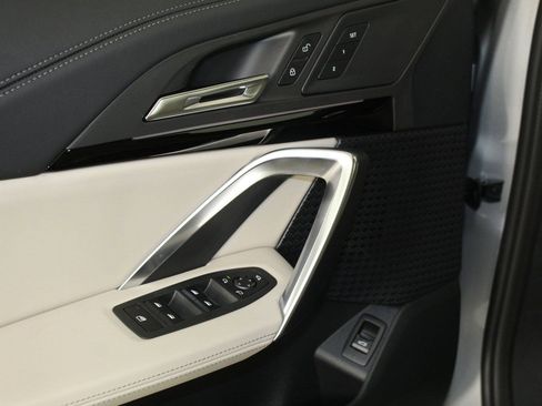 Used 2025 BMW X1 xDrive28i w/ Technology Package image 28