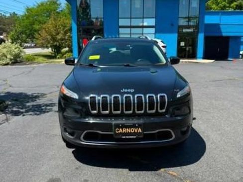 Used 2018 Jeep Cherokee Limited AWD/4WD image 2