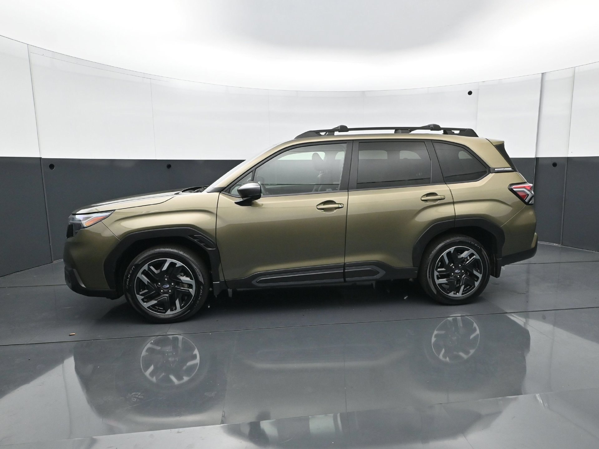 Used 2025 Subaru Forester Limited AWD/4WD image 3