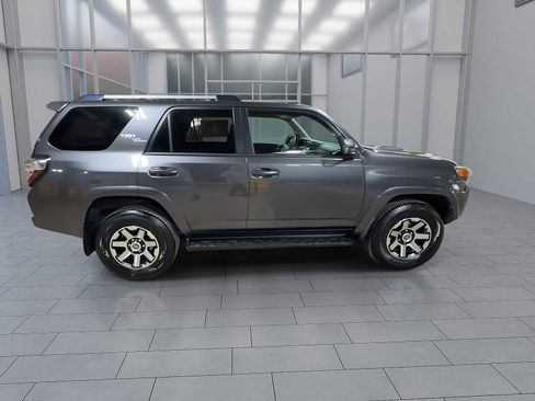 Used 2017 Toyota 4Runner TRD Off-Road image 9