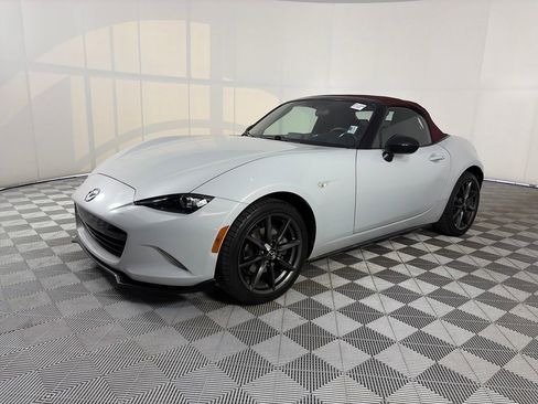 Used 2018 MAZDA MX-5 Miata Club image 3
