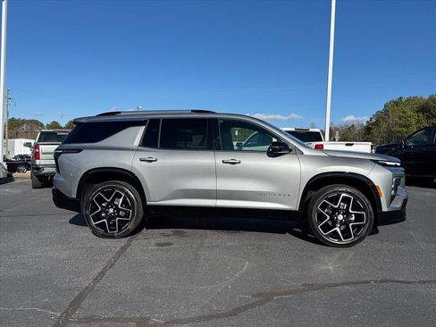 New 2026 Chevrolet Traverse High Country image 2