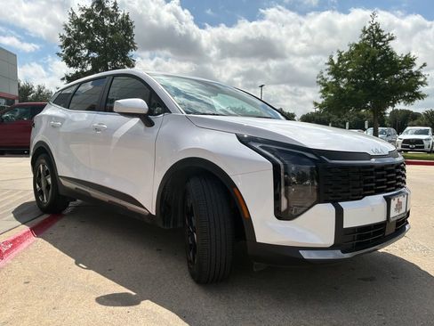 Used 2026 Kia Sportage LX FWD image 4