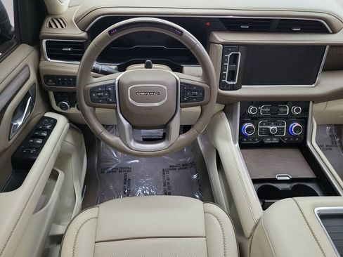 Certified 2024 GMC Yukon XL Denali w/ Denali Reserve Package AWD/4WD image 13