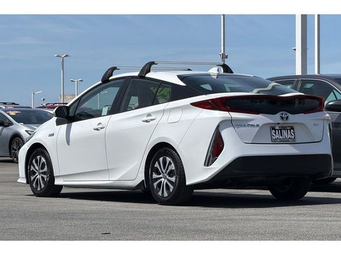 Used 2022 Toyota Prius Prime XLE FWD image 6