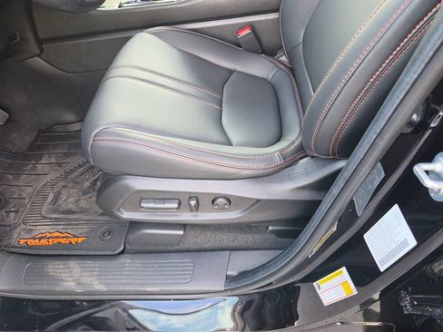 Used 2025 Honda Pilot TrailSport image 29