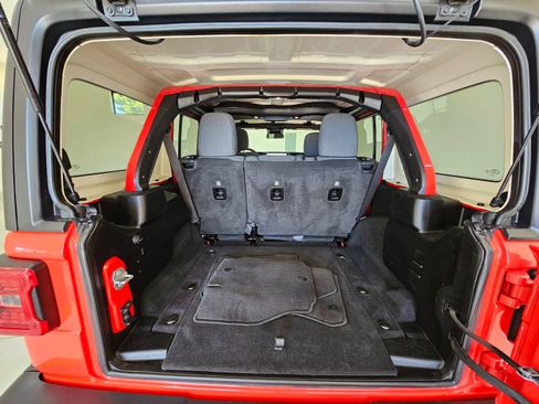 Used 2024 Jeep Wrangler Unlimited Rubicon AWD/4WD image 30