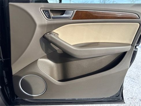 Used 2017 Audi Q5 2.0T Premium Plus w/ Technology Package image 25