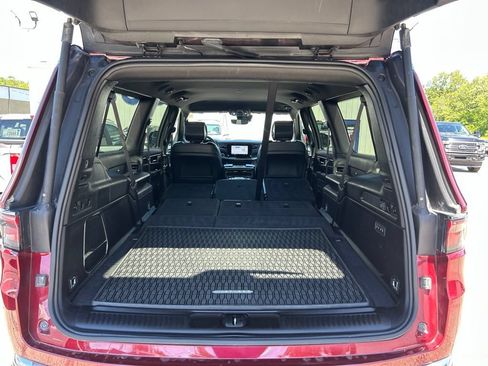 Used 2024 Jeep Wagoneer L Series II w/ Flexible Seating Group AWD/4WD image 43
