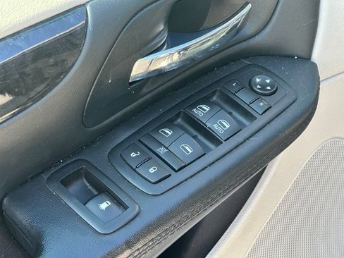 Used 2015 Dodge Grand Caravan SXT w/ Rear Park Assist Package FWD image 17