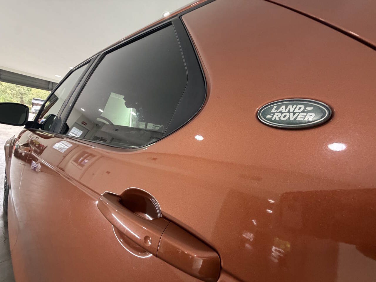 Used 2017 Land Rover Discovery HSE AWD/4WD image 6