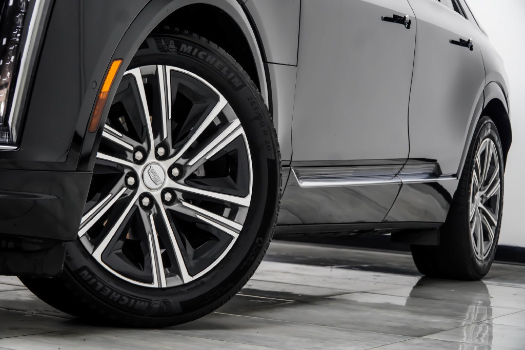 Used 2024 Cadillac Lyriq Luxury RWD image 7