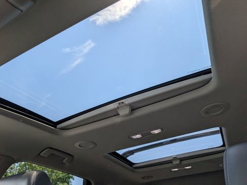 Used 2018 Buick Enclave Premium FWD image 18