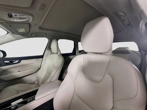 Certified 2024 Volvo XC60 B5 Plus AWD/4WD image 21