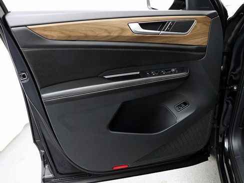 Used 2024 Volkswagen Atlas SE image 24