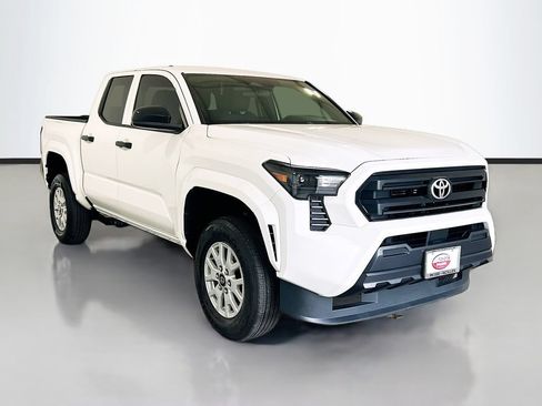 Used 2025 Toyota Tacoma SR RWD image 3