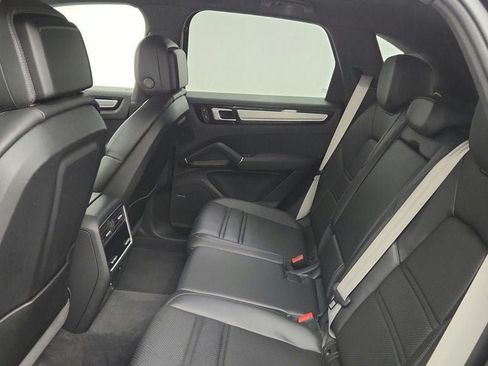 Used 2022 Porsche Cayenne Platinum Edition w/ Premium Package Plus AWD/4WD image 22
