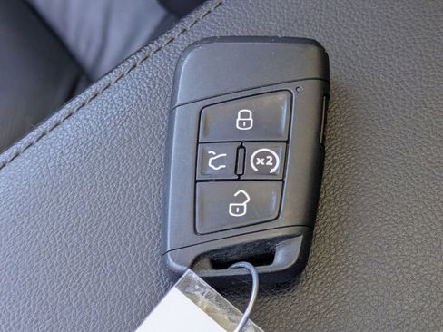 Used 2018 Volkswagen Tiguan SEL Premium FWD image 27