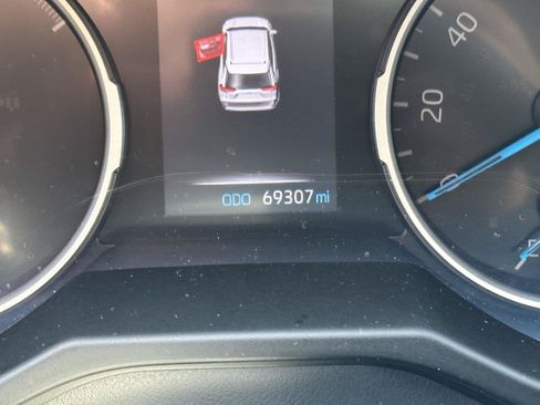 Used 2021 Toyota RAV4 XLE AWD/4WD image 13