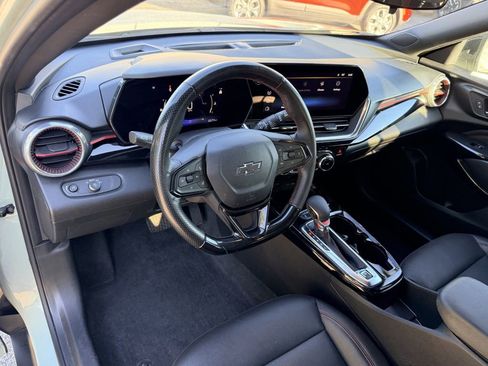 Certified 2024 Chevrolet Trax RS w/ Sunroof Package image 19